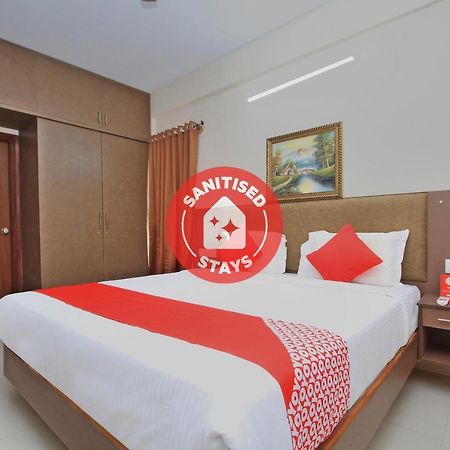 Vaccinated Staff - Oyo 10379 Hotel Varcity Sapphire Bengaluru Kültér fotó