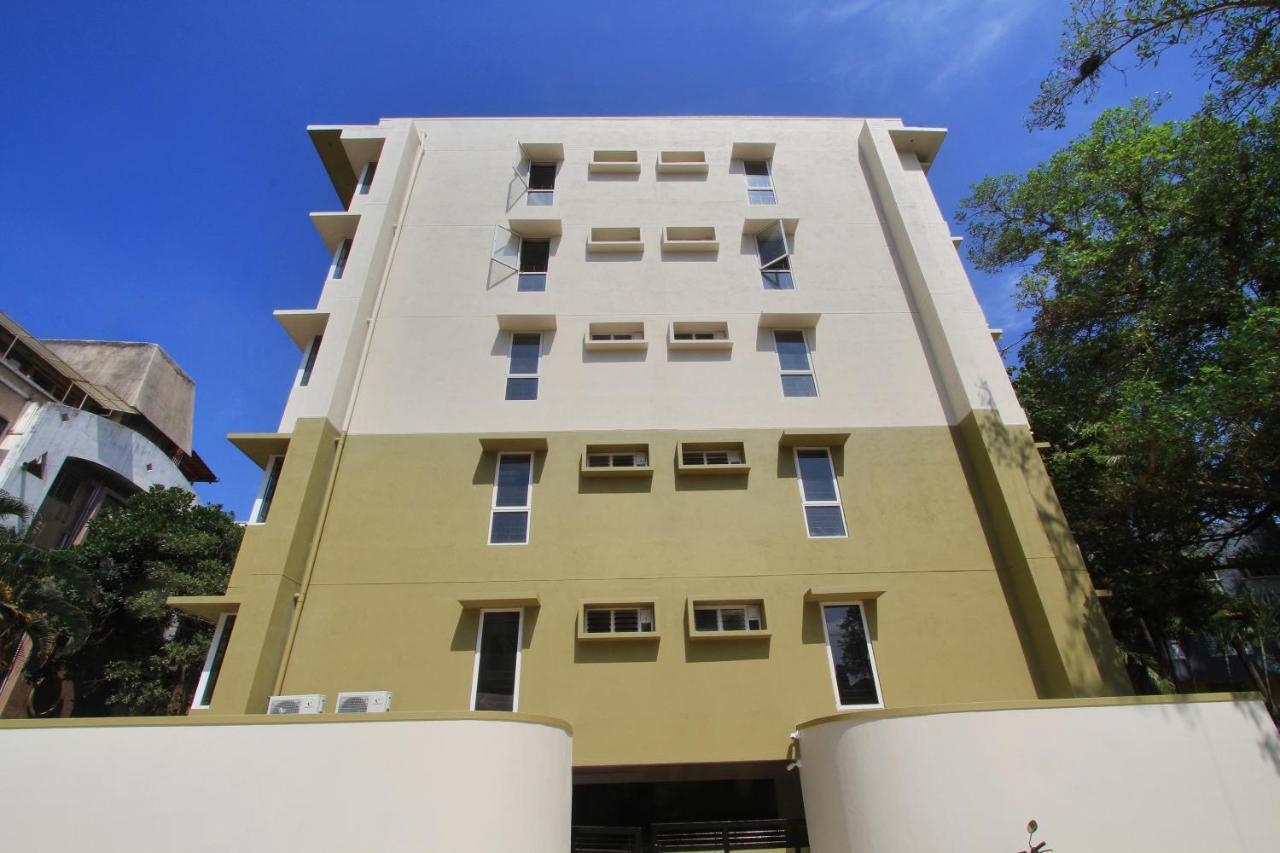 Vaccinated Staff - Oyo 10379 Hotel Varcity Sapphire Bengaluru Kültér fotó