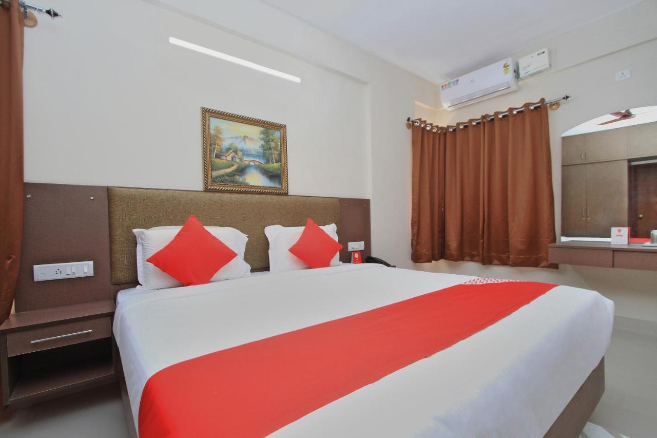 Vaccinated Staff - Oyo 10379 Hotel Varcity Sapphire Bengaluru Kültér fotó
